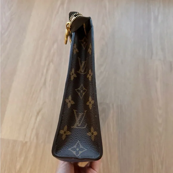 Louis Vuitton Limited Edition Pochette Voyage MM Monogram Eclipse Pacific Blue - Picture 6 of 16